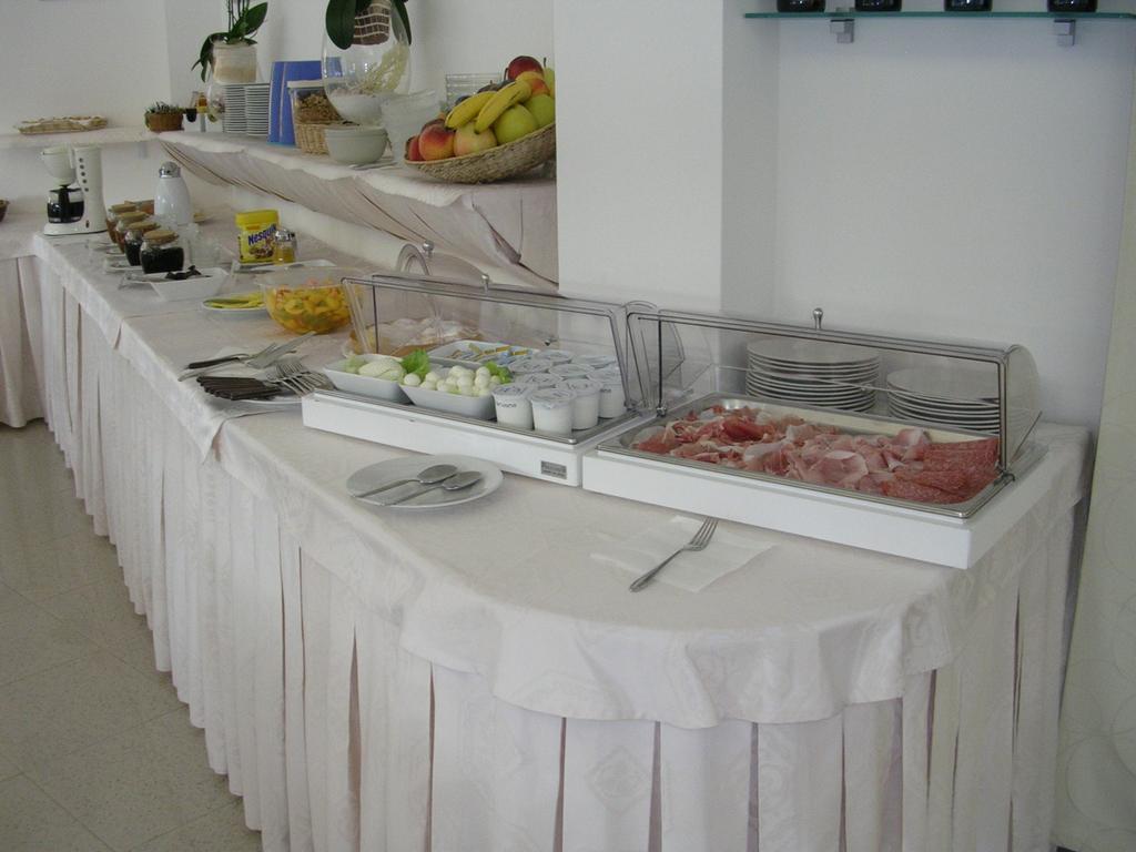 Hotel Escorial Cervia Eksteriør billede
