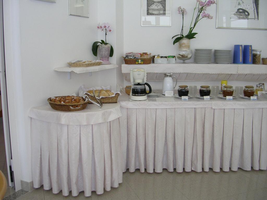 Hotel Escorial Cervia Eksteriør billede