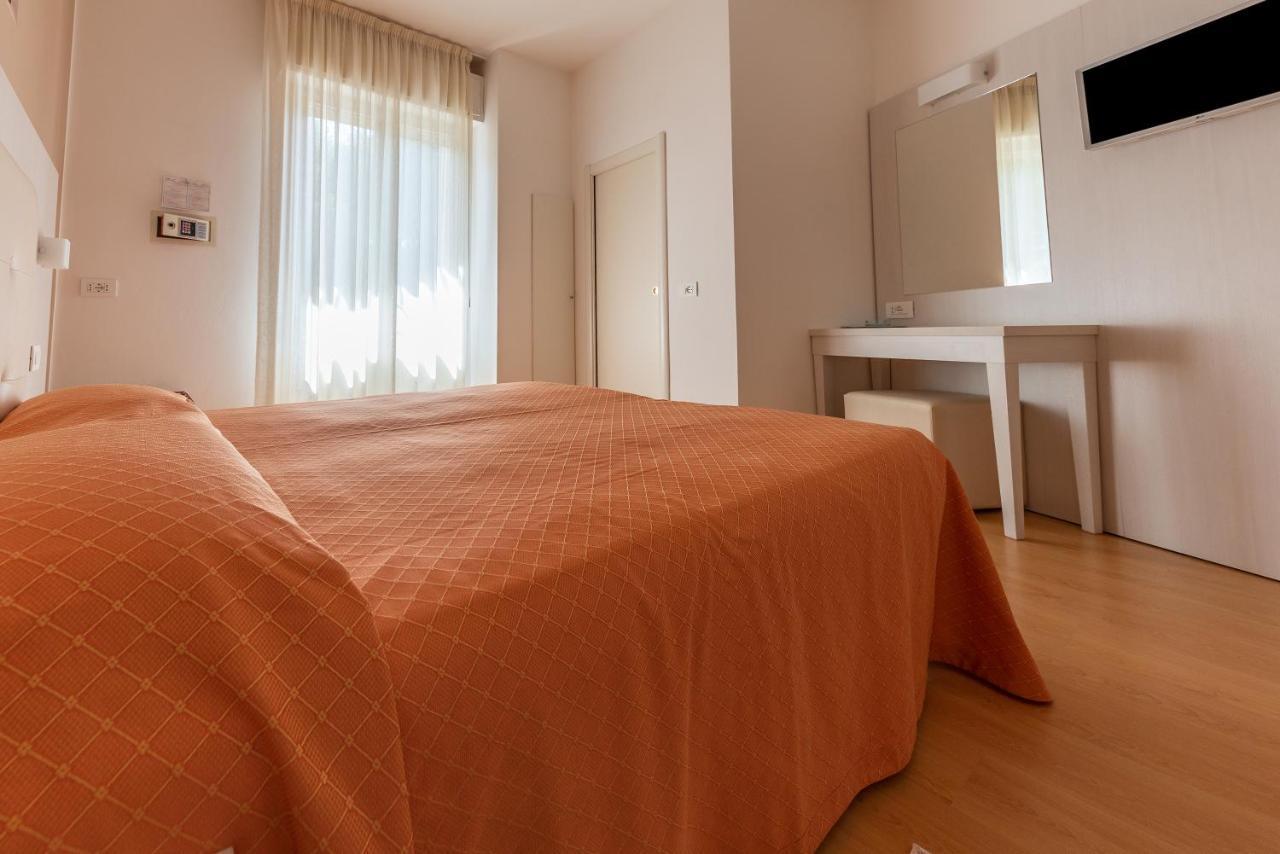 Hotel Escorial Cervia Eksteriør billede