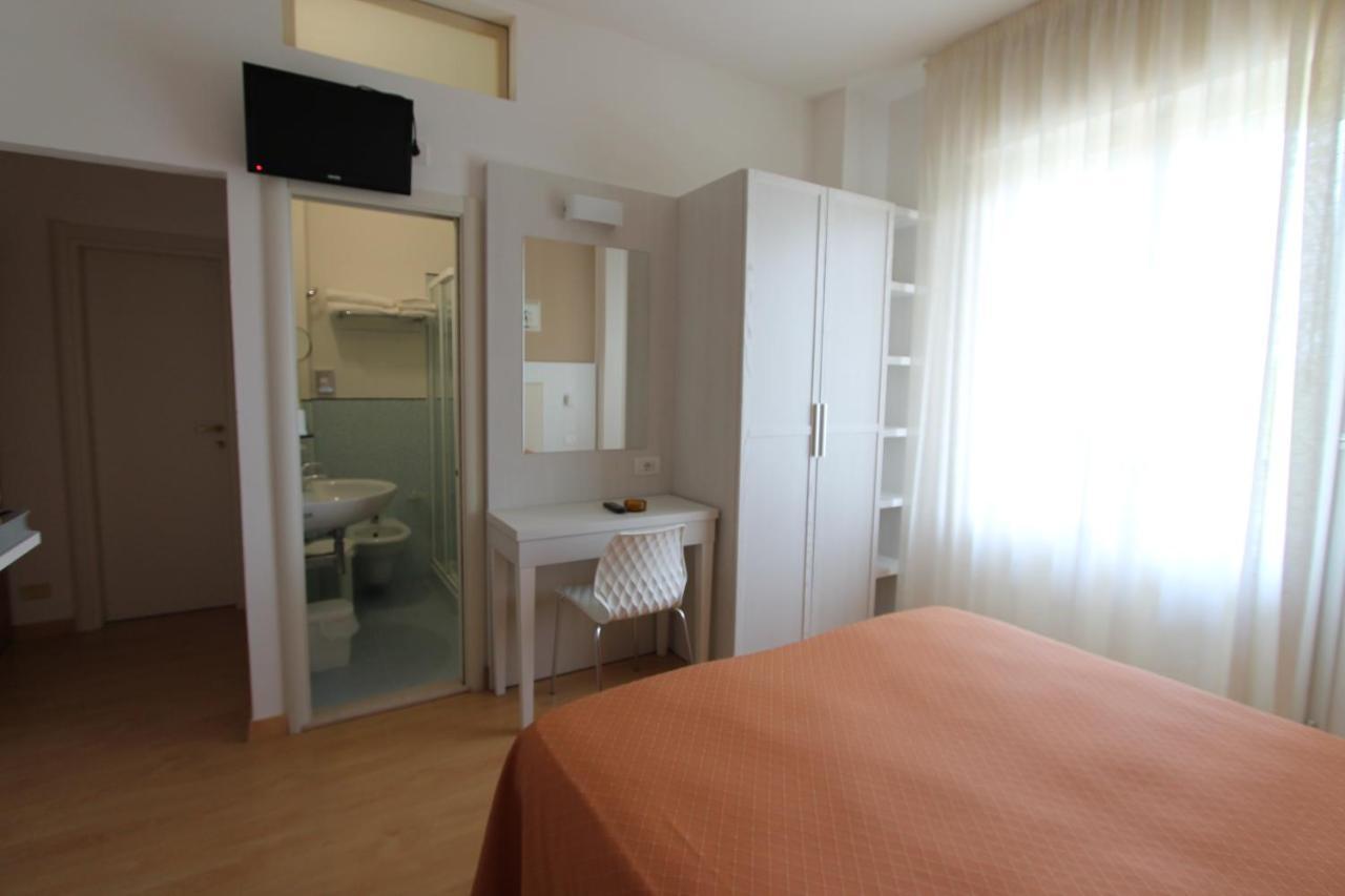Hotel Escorial Cervia Eksteriør billede