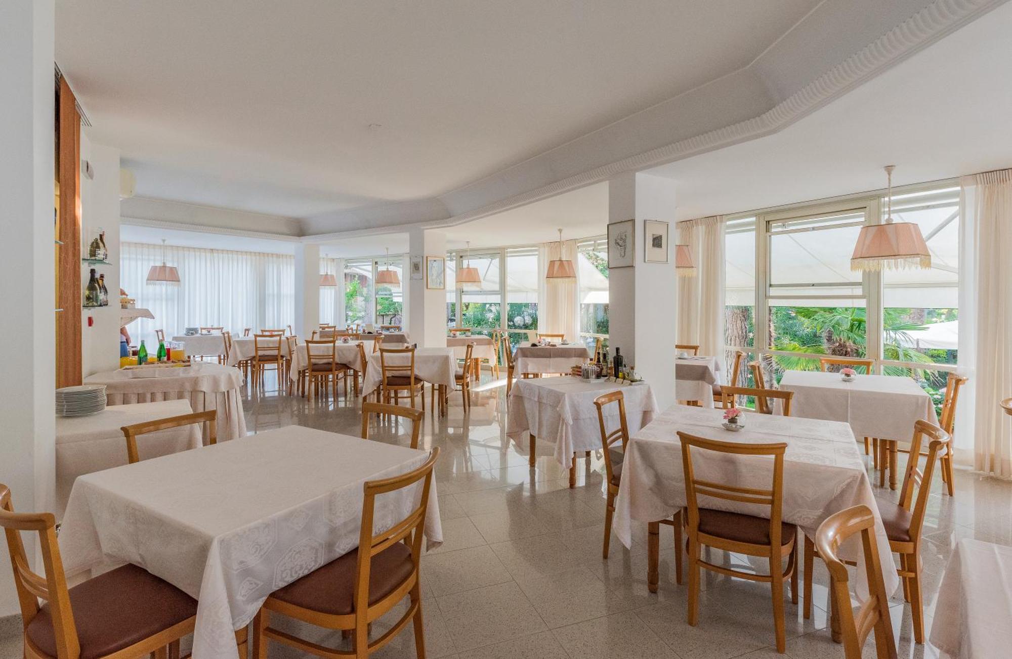 Hotel Escorial Cervia Eksteriør billede